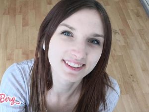 Anny Belle Porno Video: per***se Belohnung für geilen Umzugshelfer ! XXL Cum***t