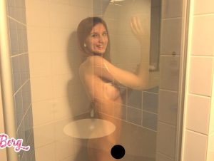 Anny Belle Porno Video: Privat unter der Dusche!