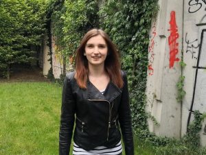Anny Belle Porno Video: Spontaner bl*wjob beim Ausflug!