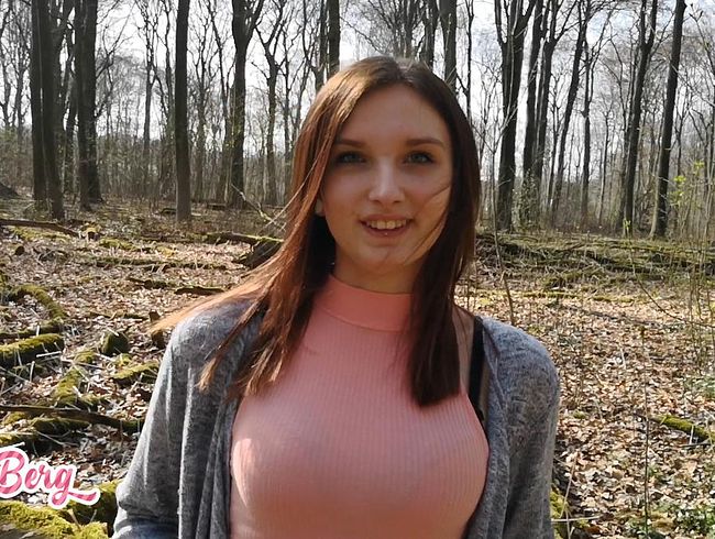 Anny Belle Porno Video: Uncut fi**pause im Wald !! Auf dem Baumstamm weggeknallt !